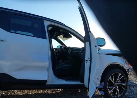 2021 Volvo Xc40 T5 R-Design из США, поврежденный, VIN YV4162UM2M2573047